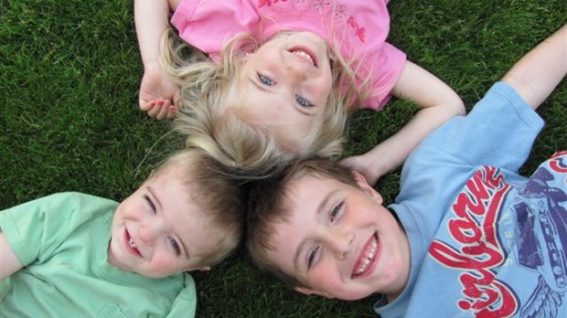 Julie, 6 ans, Emma, 4 ans et Mathias Côté, 20 mois, de Chambly